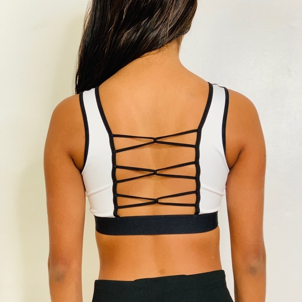 Yelete White Open Loop Sport Gym Zumba Bra Size Small